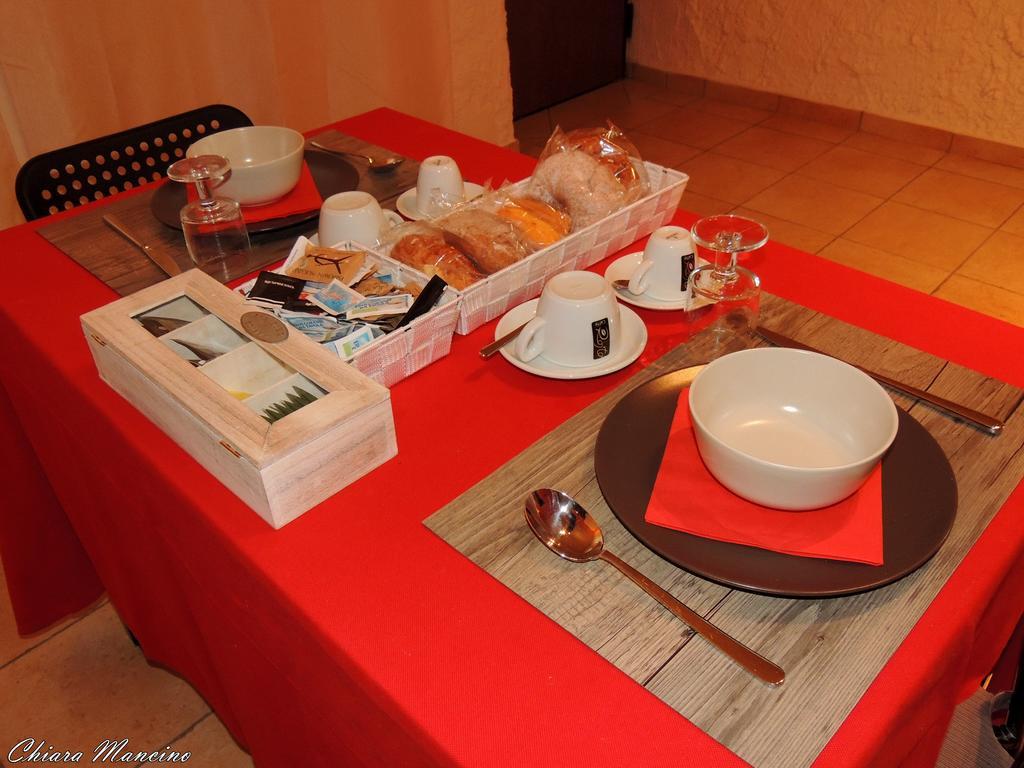 La Casa Del Colonnello Hotel แวร์เชลลี ภายนอก รูปภาพ