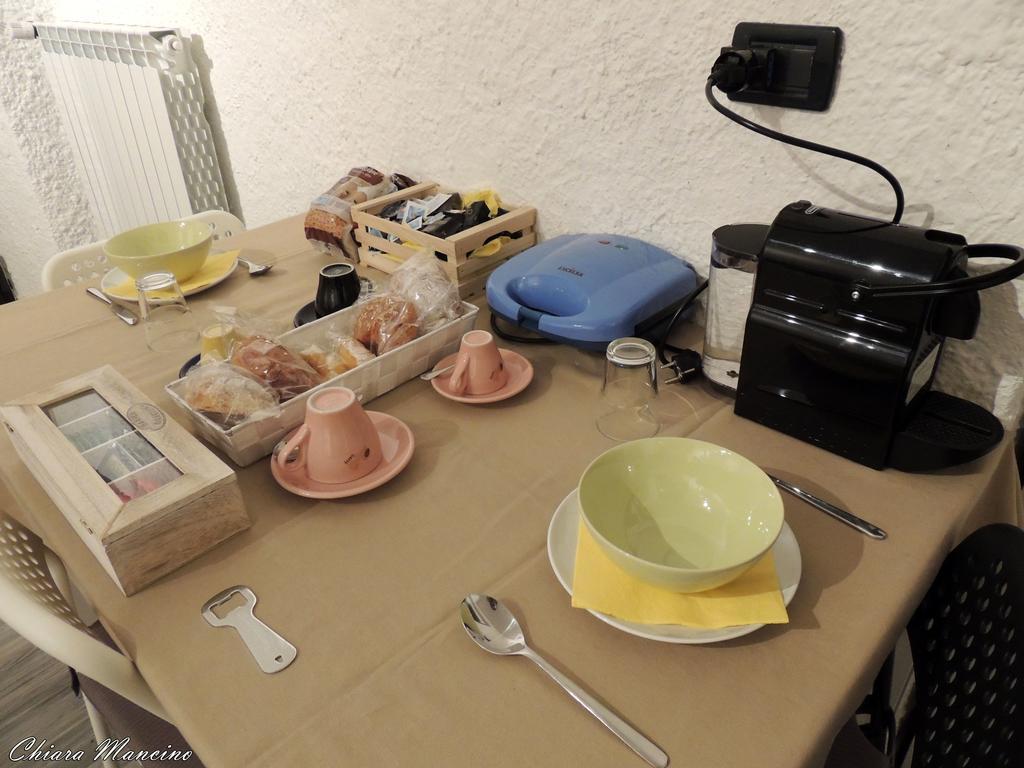 La Casa Del Colonnello Hotel แวร์เชลลี ภายนอก รูปภาพ