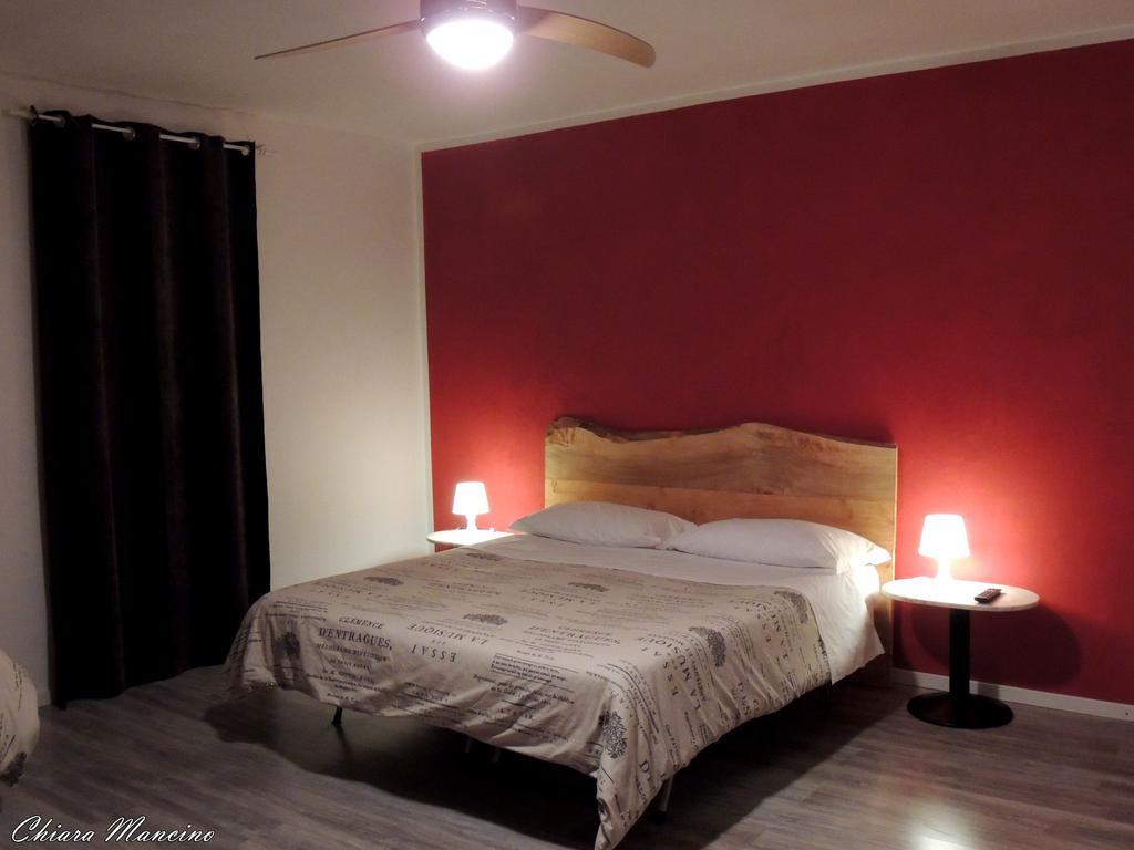 La Casa Del Colonnello Hotel แวร์เชลลี ภายนอก รูปภาพ